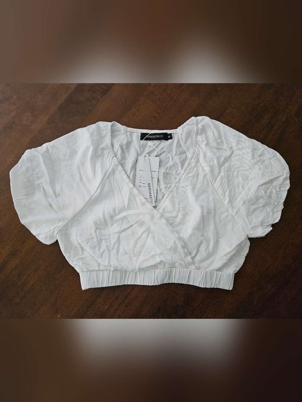 NWTs Women's Merokeety White Cropped Surplice Top with Elastic Hem